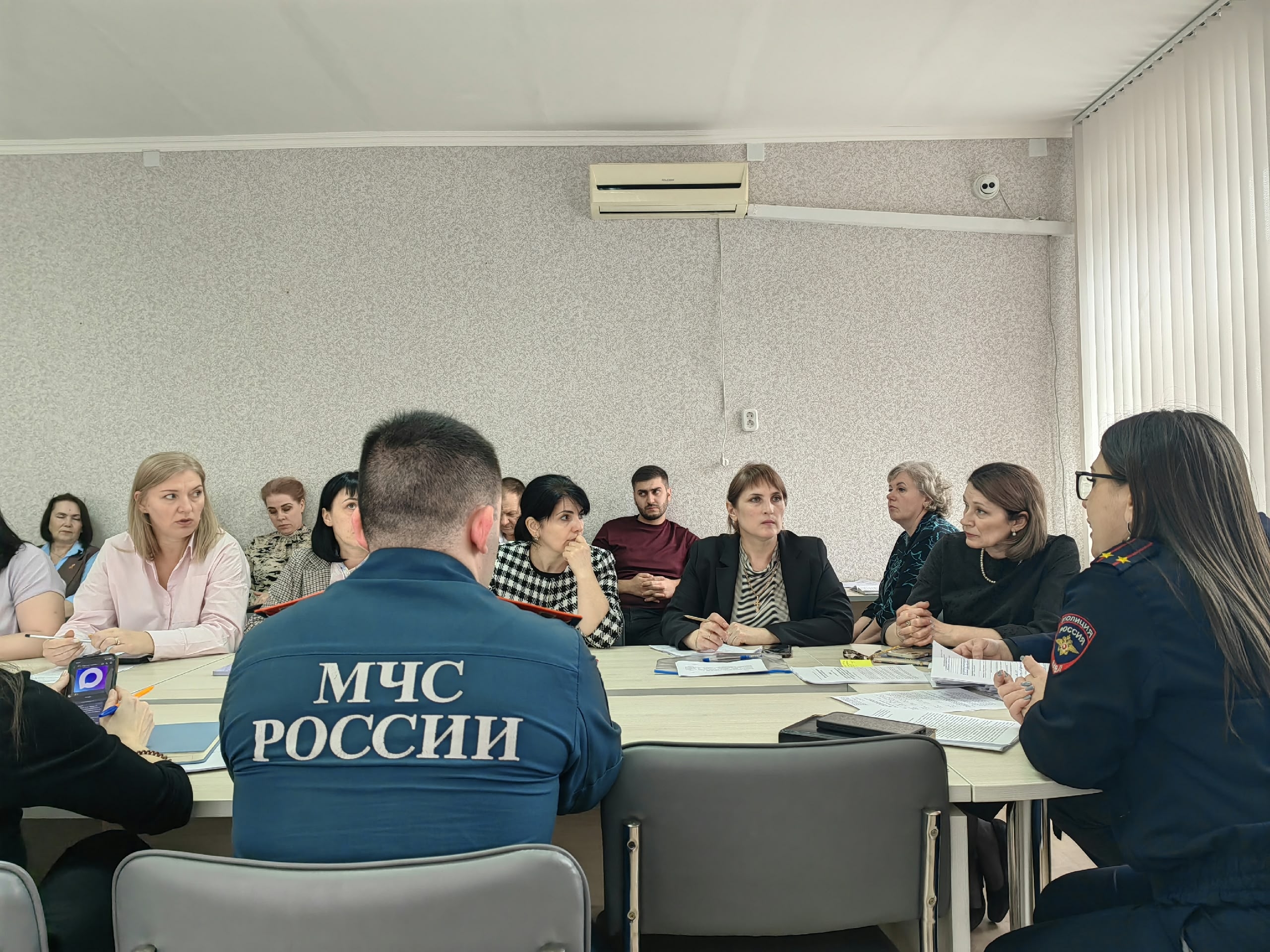 В администрации Курского округа состоялось заседание комиссии по делам несовершеннолетних и защите их прав.