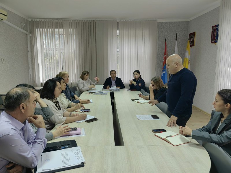 В администрации Курского округа прошло заседание комиссии по делам несовершеннолетних и защите их прав Курского района.