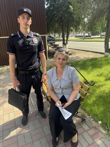 Полицейские Курского округа провели профилактические беседы с местными жителями в рамках акции «Стоп мошенник!».