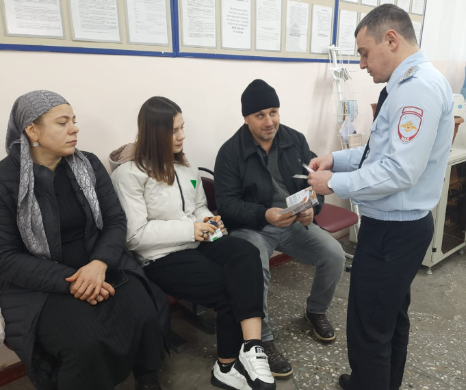 В Курском округе полицейские информировали граждан о наиболее распространенных видах мошенничества.