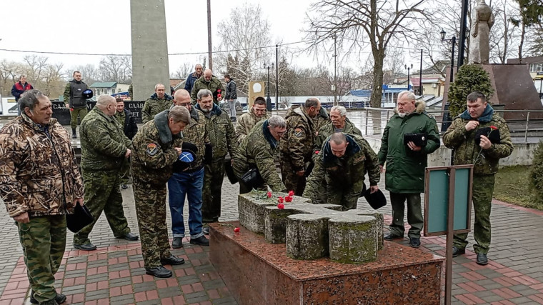 В станице Курская состоялось возложение цветов к мемориалу погибших в годы Гражданской и Великой Отечественной войны 1941 – 1945 года.