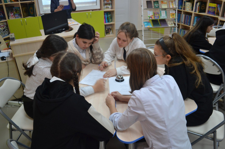 21 февраля, в районной детской модельной библиотеке прошел этно-ринг для учащихся 6 классов школы №2 станицы Курской..