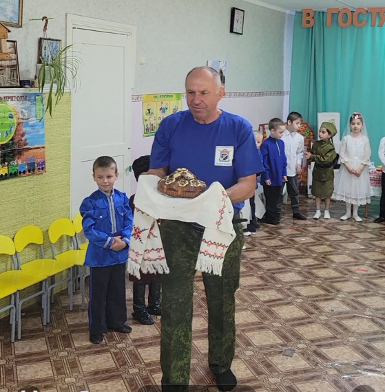 В селе Ростовановском показали сценические постановки и исполнили национальные танцы.